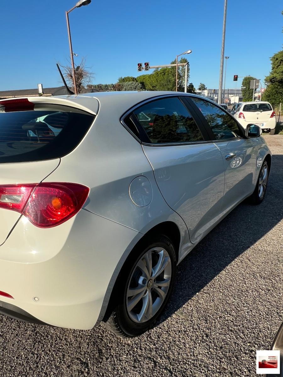 ALFA ROMEO - Giulietta - 1.6 JTDm-2 105 CV Exclusive