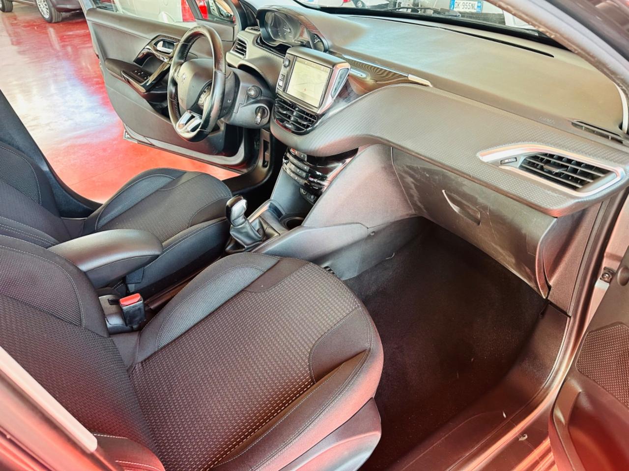 Peugeot 208 PureTech 82 5 porte Allure