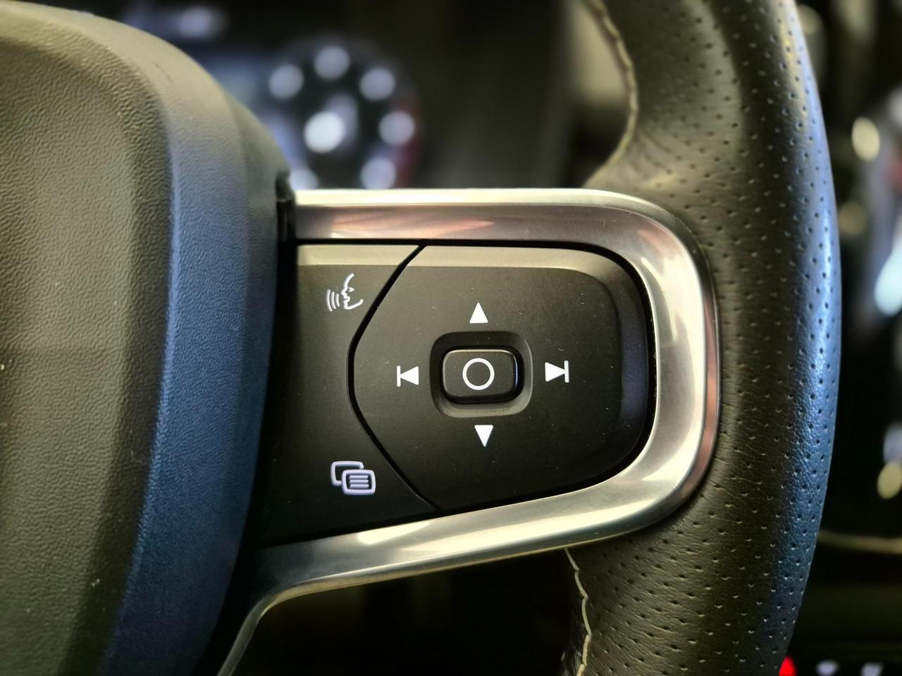 Volvo XC40 2.0 d3 R-design geartronic - UNIPROPRIETARIO - ACC/Lim - Cam