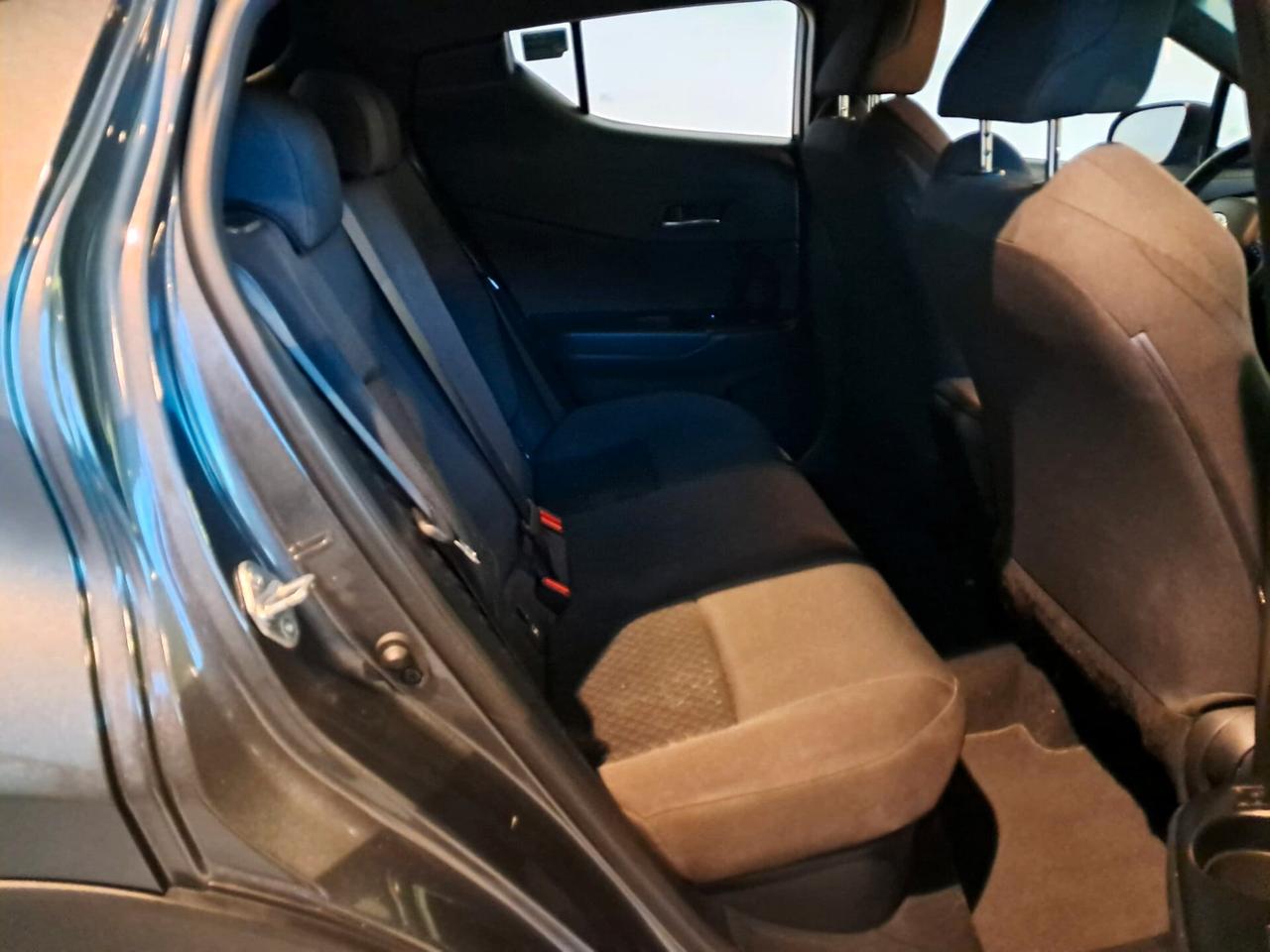 Toyota C-HR 1.8 Hybrid E-CVT Business