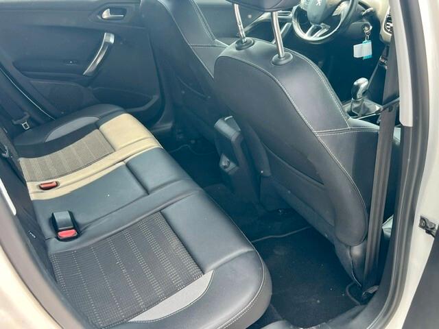 Peugeot 2008 1.2 PureTech 82 cv - 2017