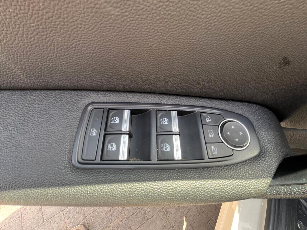 Renault Captur Blue dCi 115 CV EDC INTENSE BI COLOR