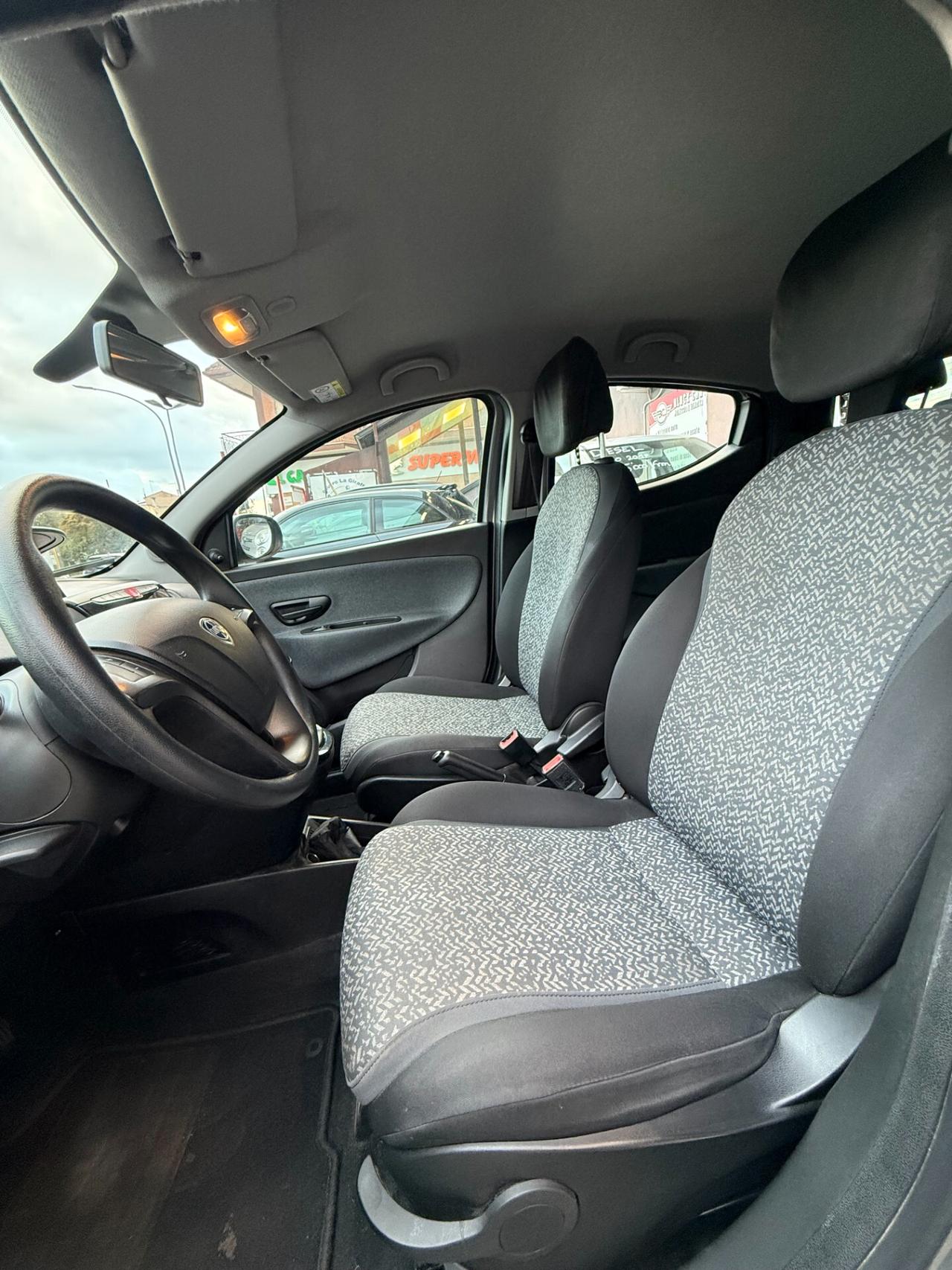 Lancia Ypsilon 1.2 69 CV 5 porte GPL Ecochic Gold