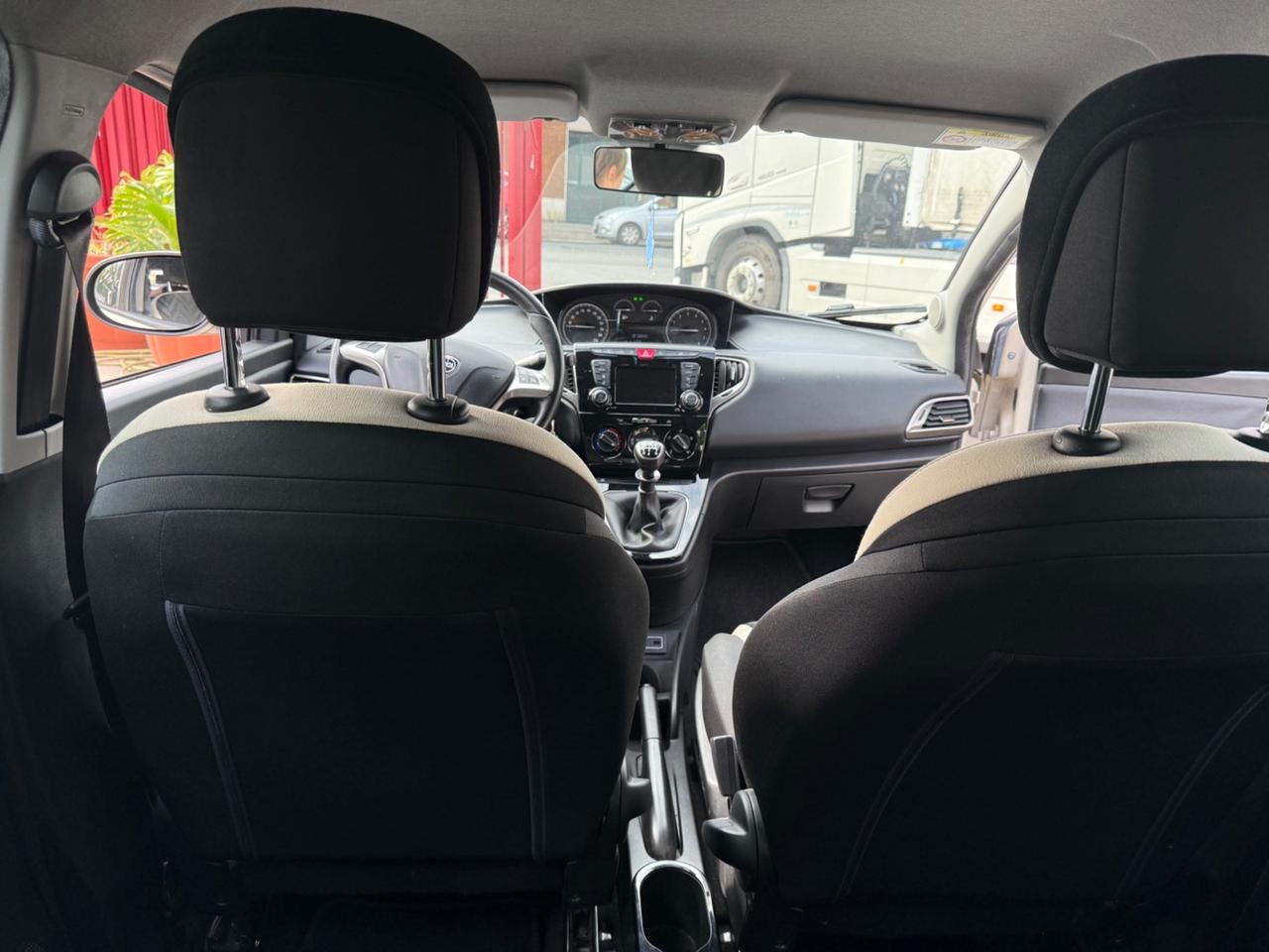 Lancia Ypsilon 1.2 69 CV 5 porte Unyca limited edition