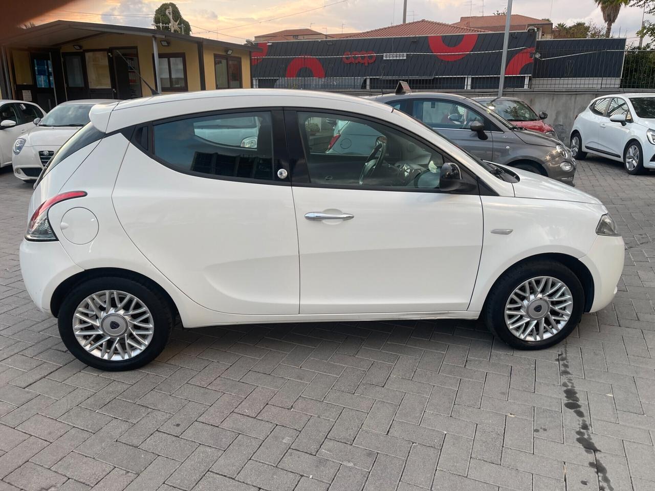 Lancia Ypsilon 1.2 69 CV Ecochic Platinum
