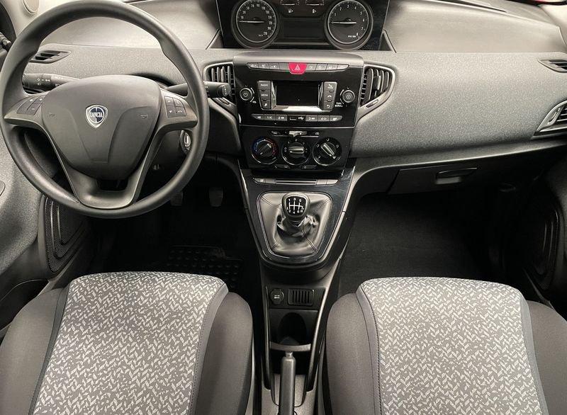 Lancia Ypsilon 1.0 FireFly 5 porte S&S Hybrid Silver