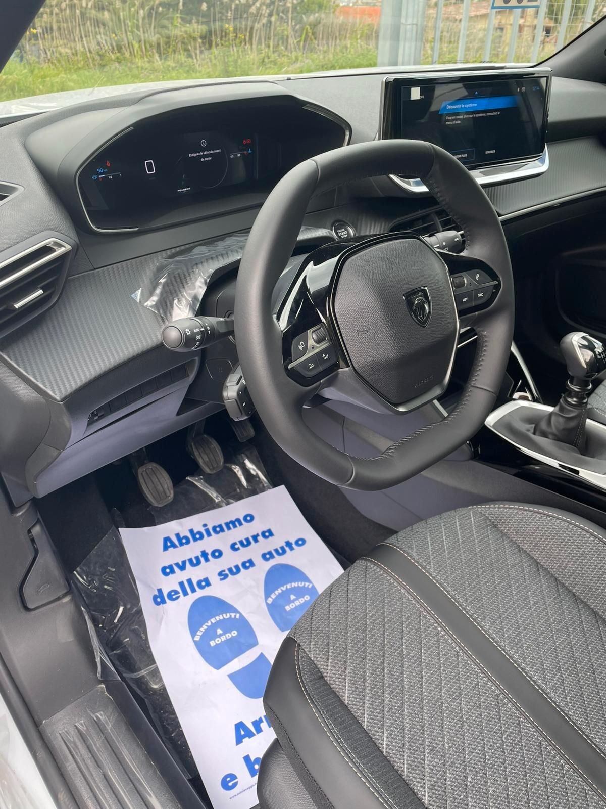 Peugeot 2008 1.2 allure benzina 100cv Nuova di Fabbrica