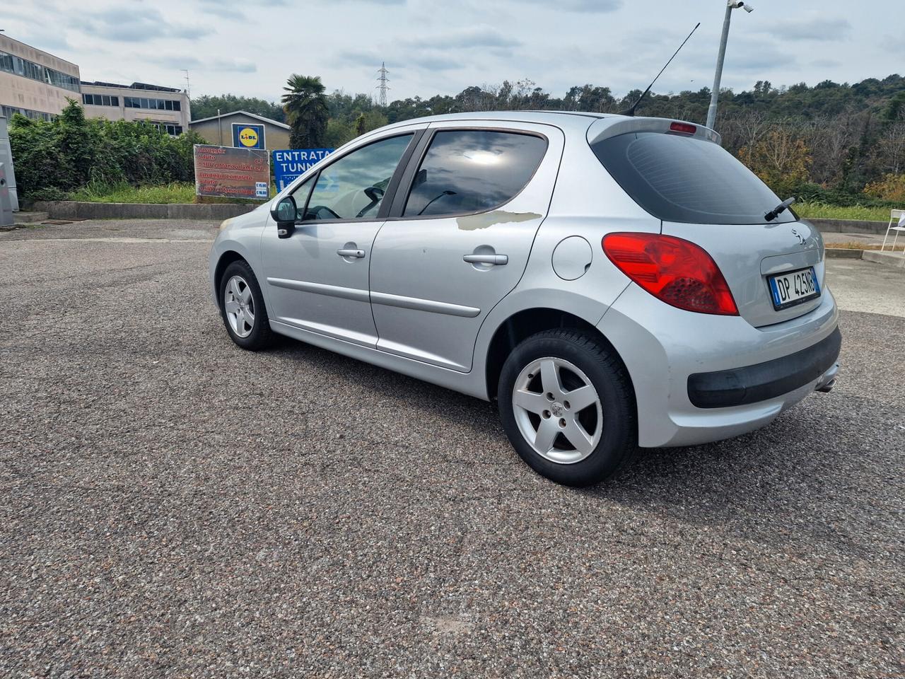 Peugeot 207 1.4 8V 75CV 5p. X Line