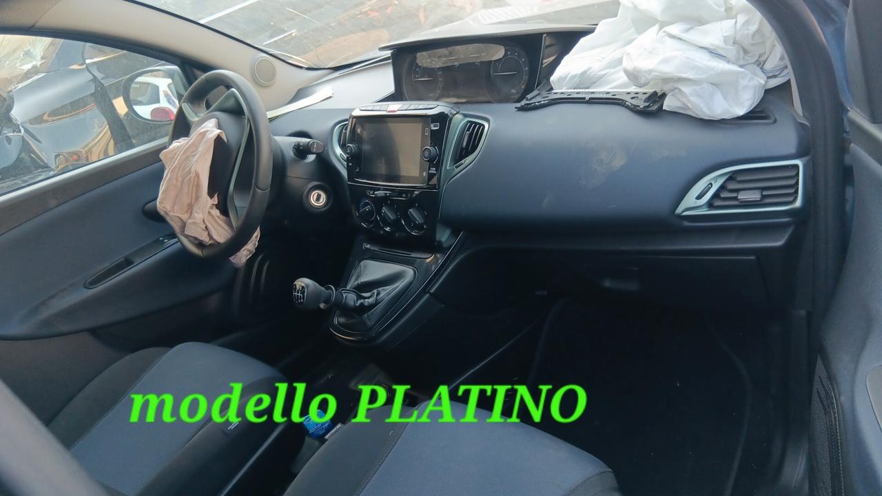 LANCIA YPSILON INCIDENTATA SINISTRATA MONDIALCARS 024