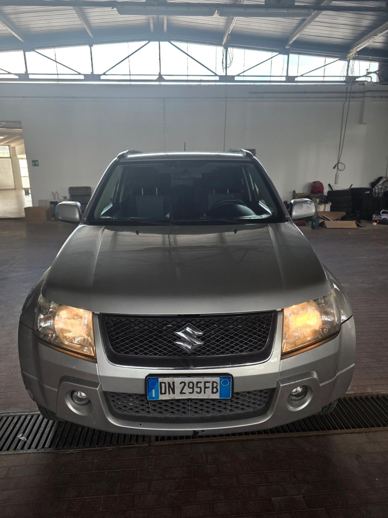 Suzuki Grand Vitara 1.9D 3 porte gancio traino