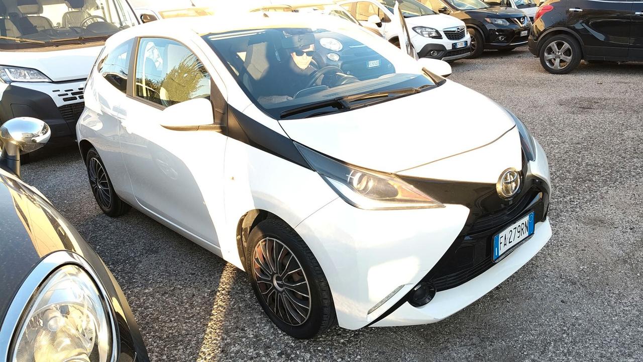 Toyota Aygo 1.0 VVT-i 69 CV 3 porte x-clusiv