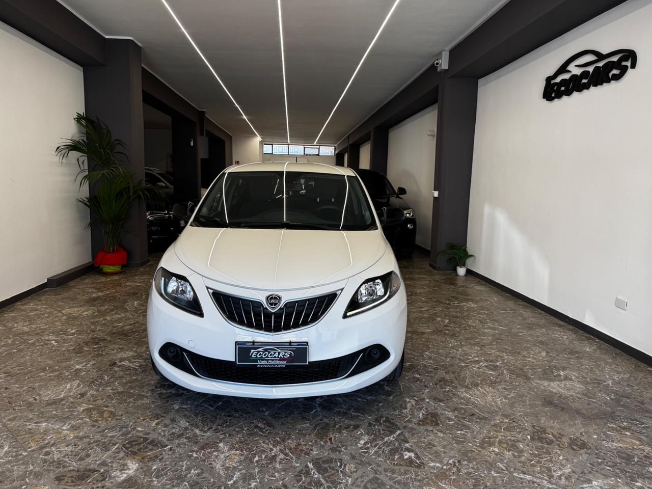 Lancia Ypsilon 1.0 FireFly 5 porte S&S Hybrid Ecochic Silver