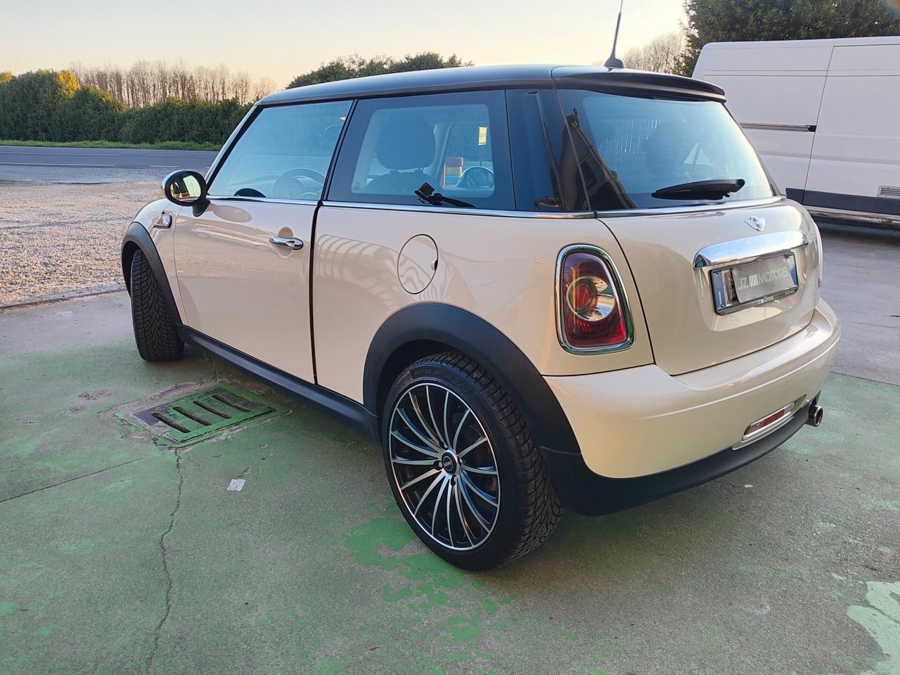 MINI COOPER ONE - adatta a neopatentati