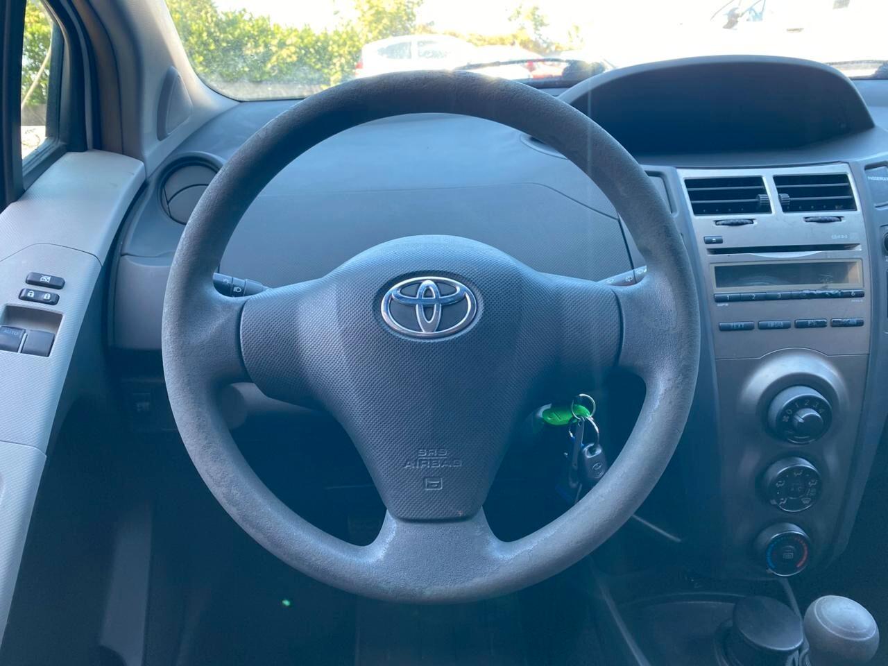 Toyota Yaris 1.0 3 porte Now