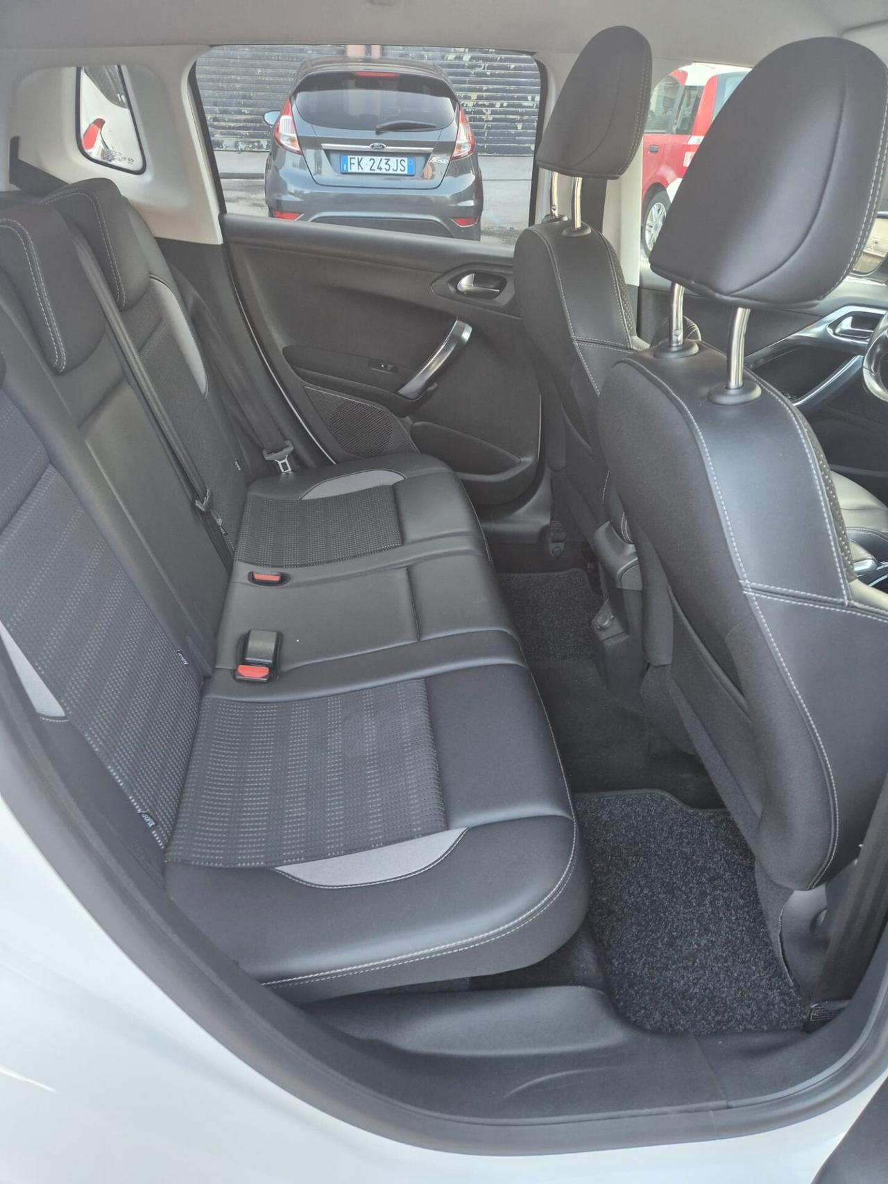 Peugeot 2008 1.6 BlueHDi 120 S&S Black Matt Navi