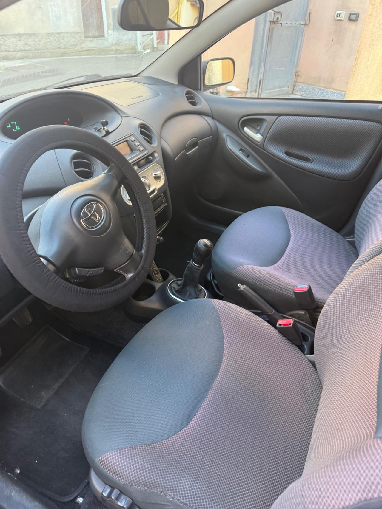 Toyota Yaris 1.4 tdi D-4D cat 5 porte Sol