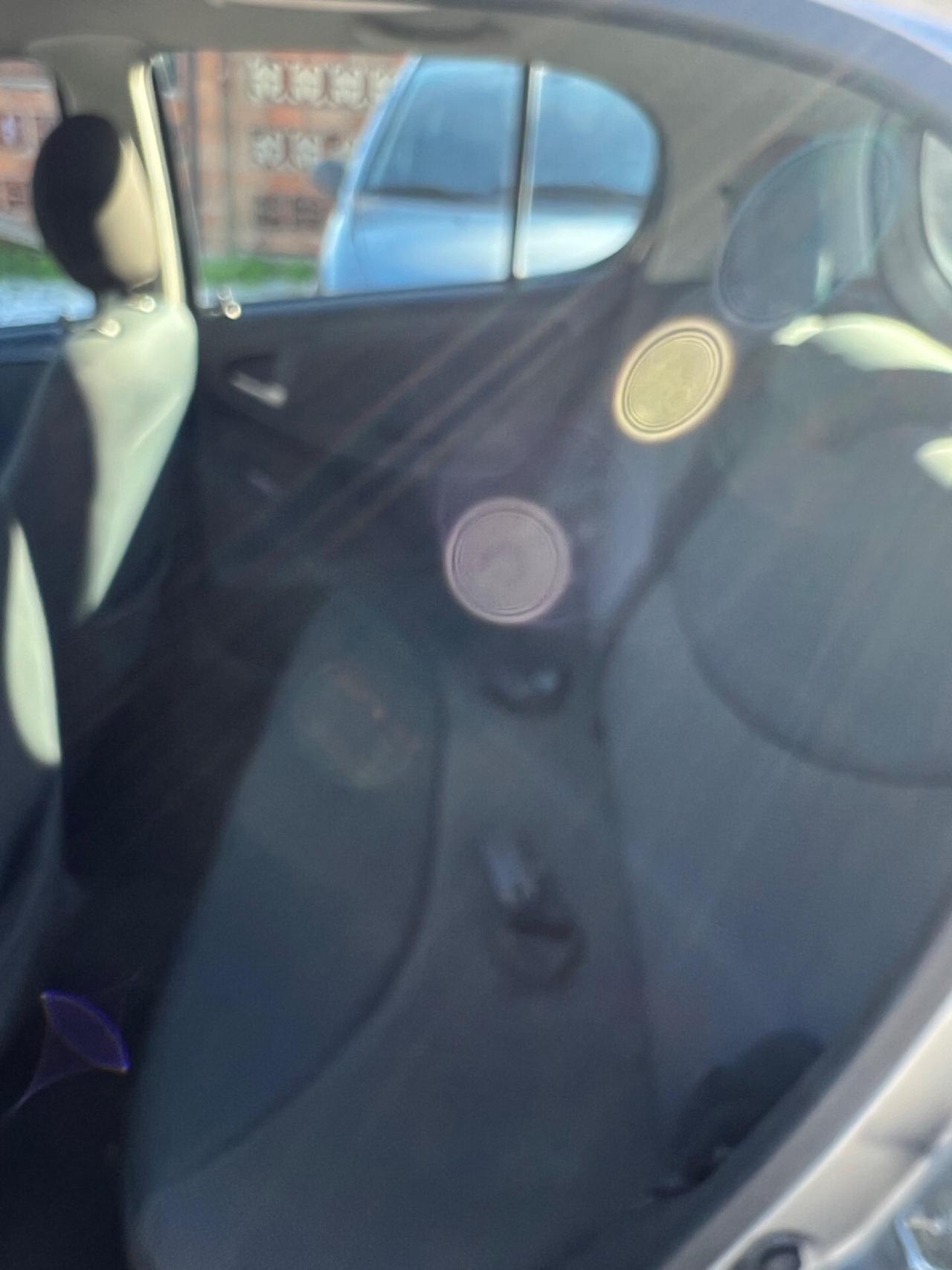 Toyota Yaris 1.3i 16V cat 5 porte Sol