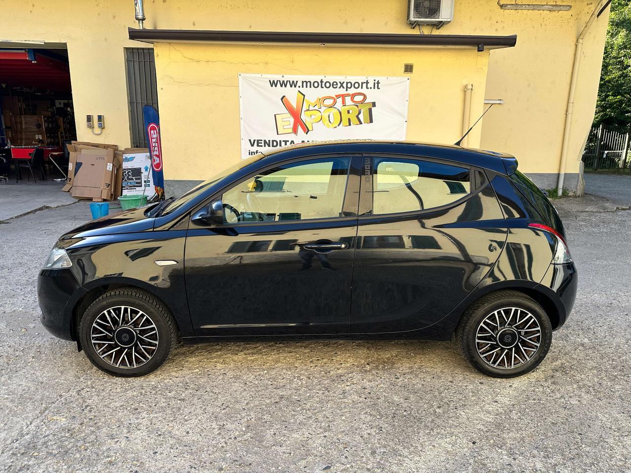 Lancia Ypsilon 1.2 69 CV 5 porte Platinum