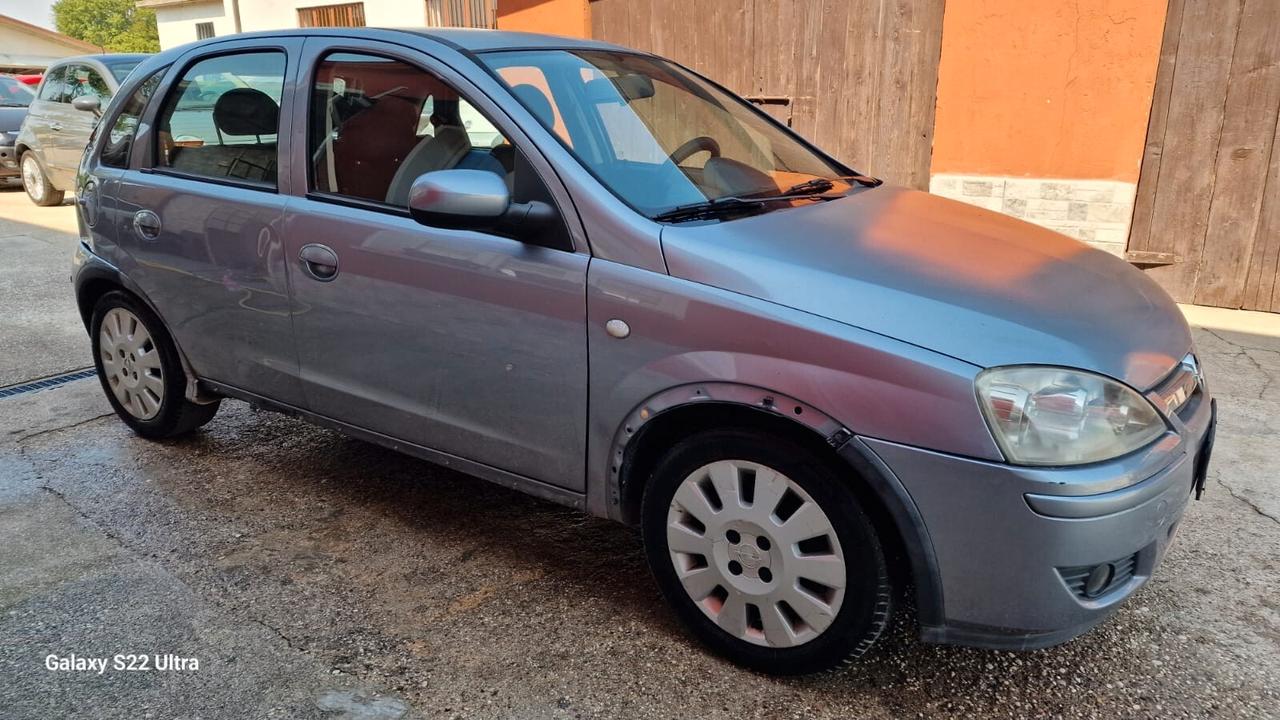 Opel Corsa 1.2i 16V cat 5 porte Cosmo