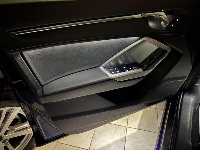 AUDI Q3 35 2.0 TDI S tronic Business COCKPIT