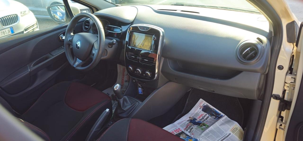 Renault Clio 1.2 75 CV 5 porte Duel