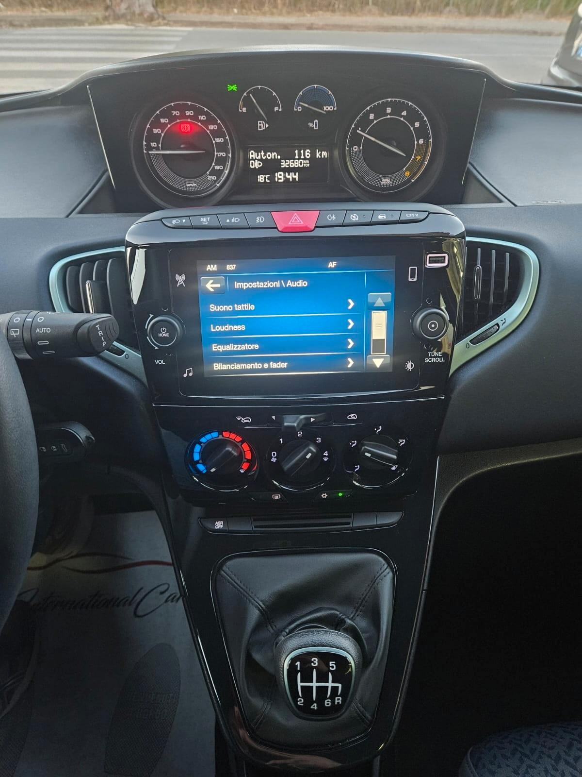 Lancia Ypsilon 1.0 Firefly Hybrid S&S GOLD 70CV