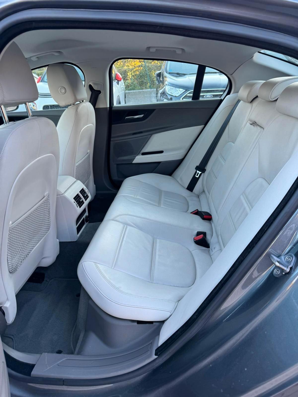 Jaguar XE 2.0 D Turbo aut. Portfolio