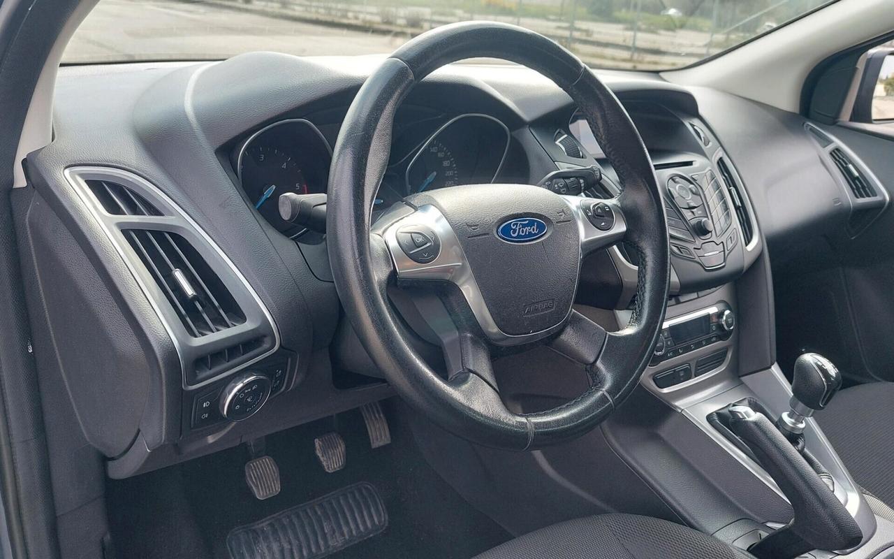 CONSUMI RIDOTTI -FORD FOCUS 1.6 -POCHI CHILOMETRI