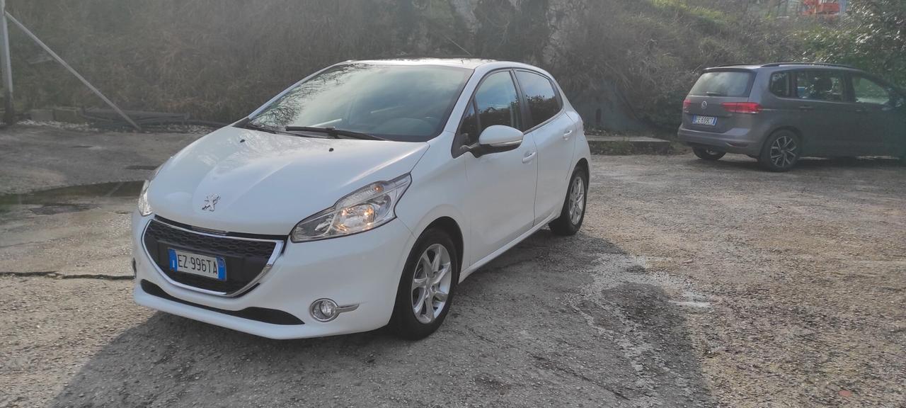 Peugeot 208 1.4 HDi 68 CV 5 porte Allure