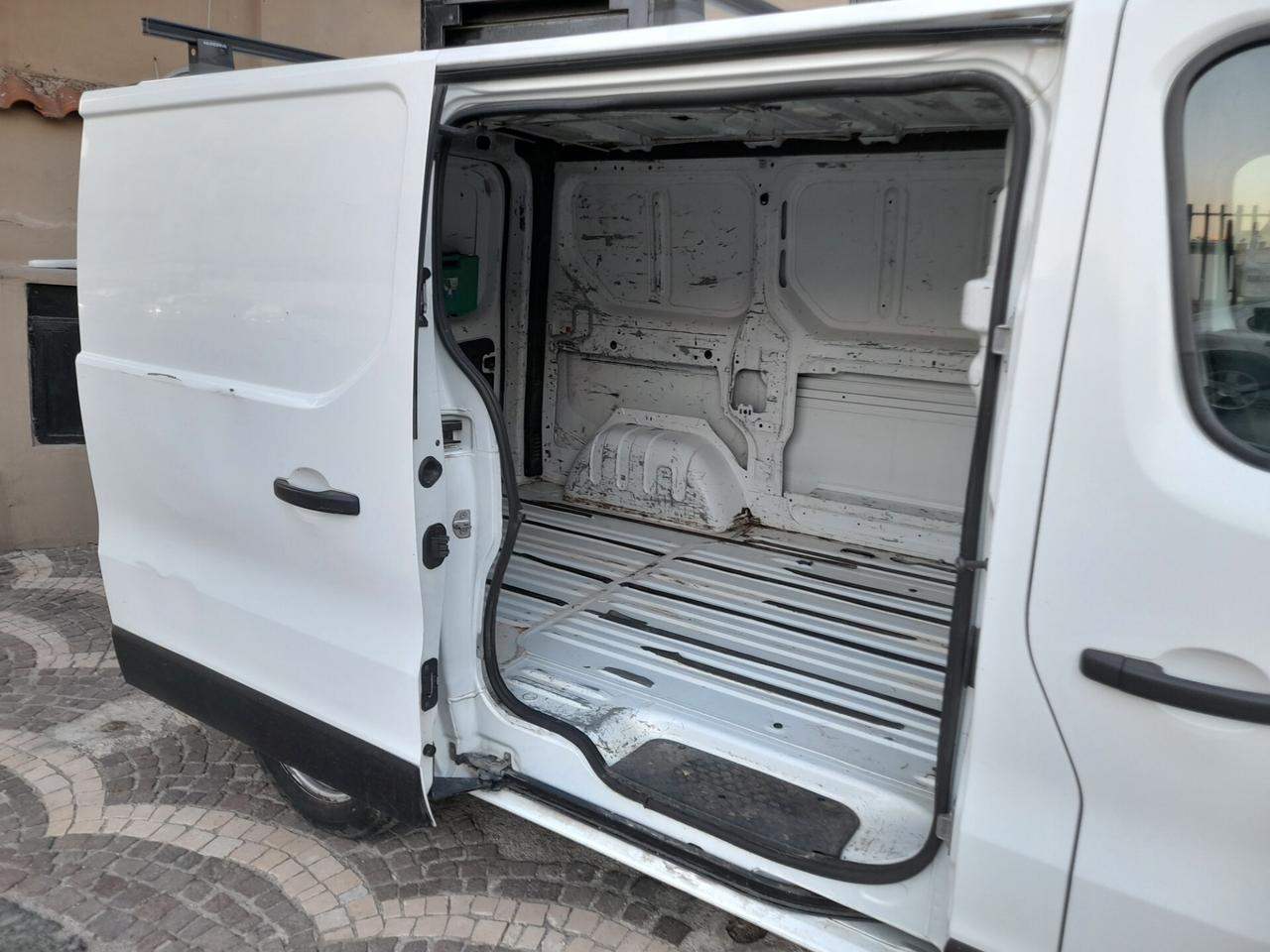 RENAULT TRAFIC 2014
