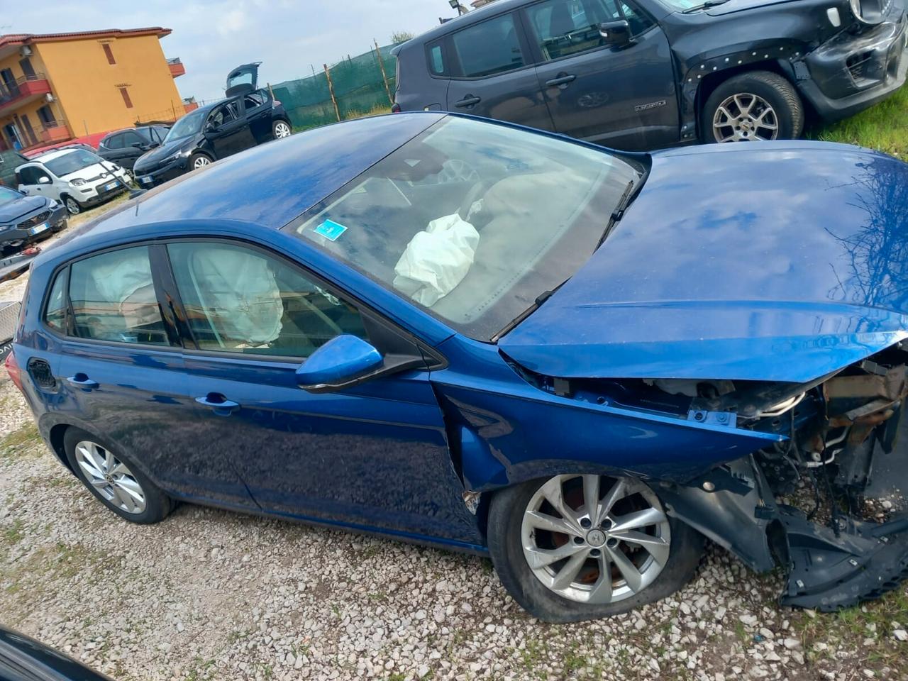 Volkswagen Polo 1.0 TSI Life SINISTRATA