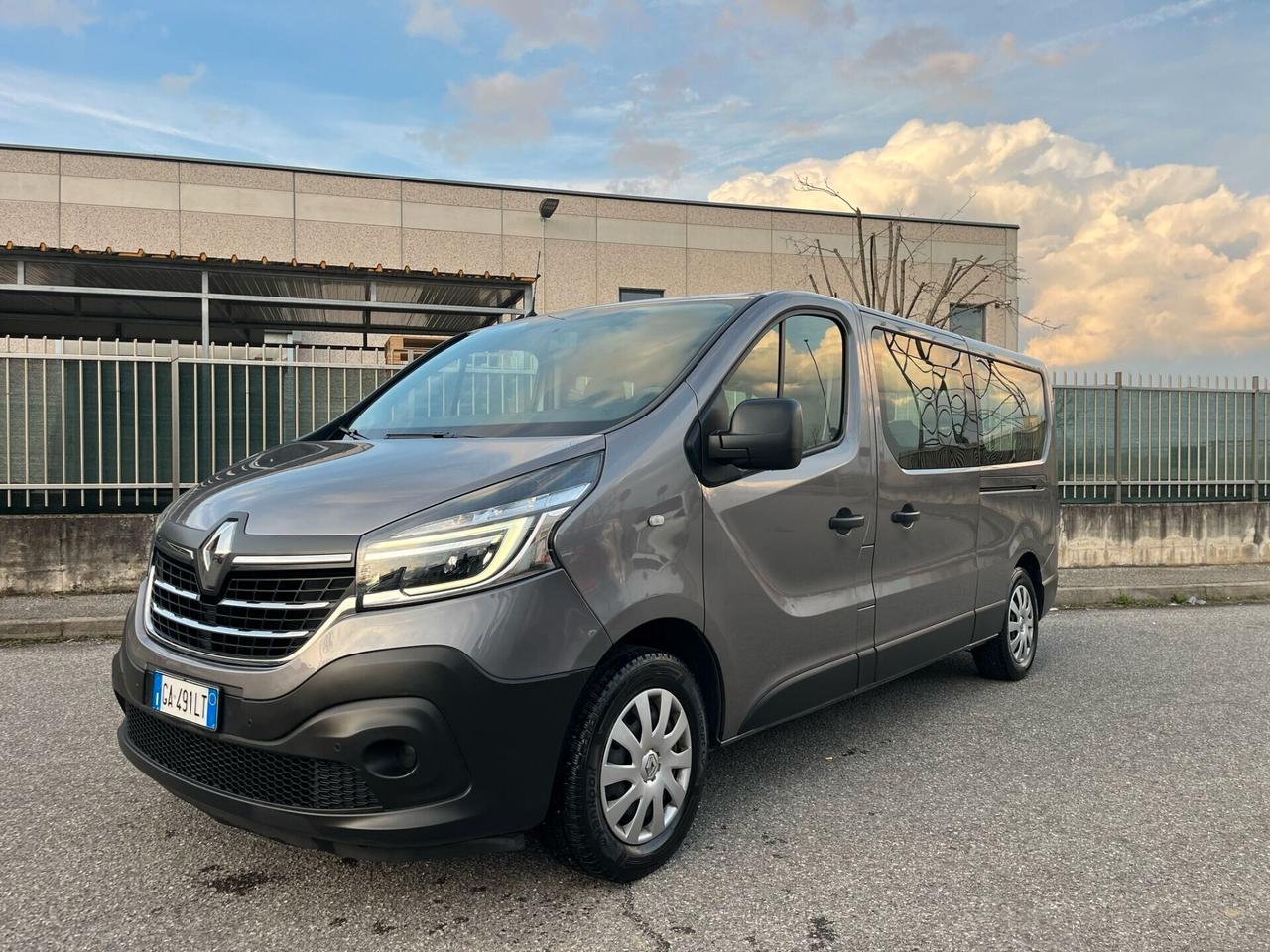 RENAULT TRAFIC 9P LUNGO CAMBIO AUTOMATICO DOPPIA PORTA