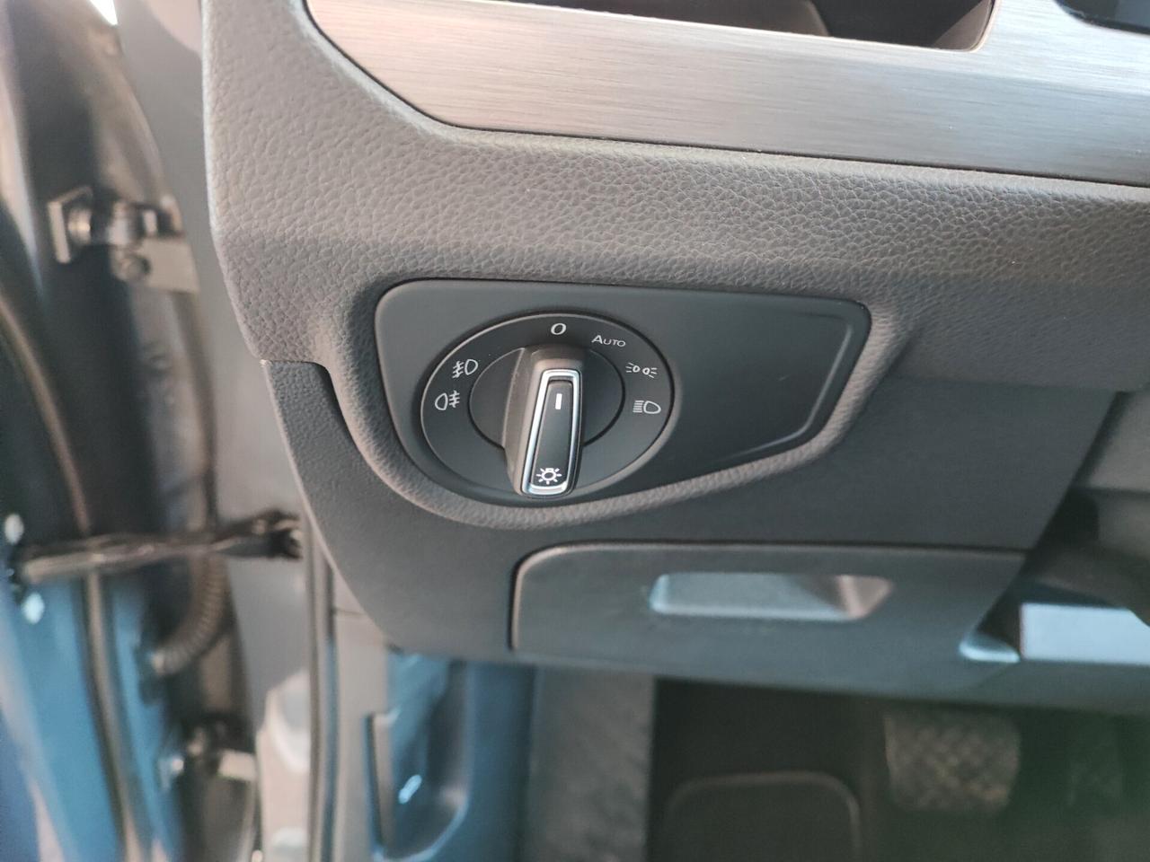 Volkswagen Touran 2.0 TDI 150 CV SCR DSG Business BlueMotion Technology