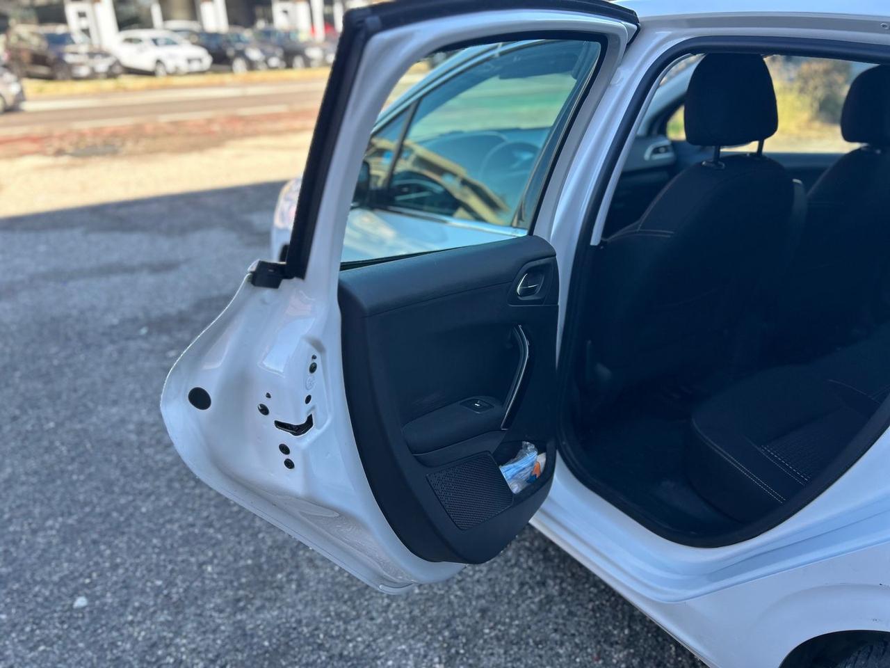 Peugeot 208 Allure 1.2 PureTech 82 #8112