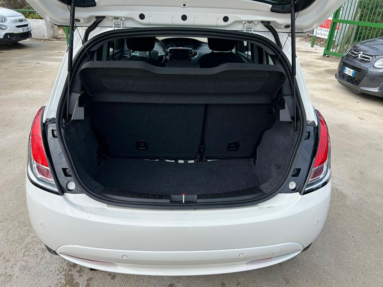 Lancia Ypsilon 1.0 FireFly 5 porte S&S Hybrid Gold