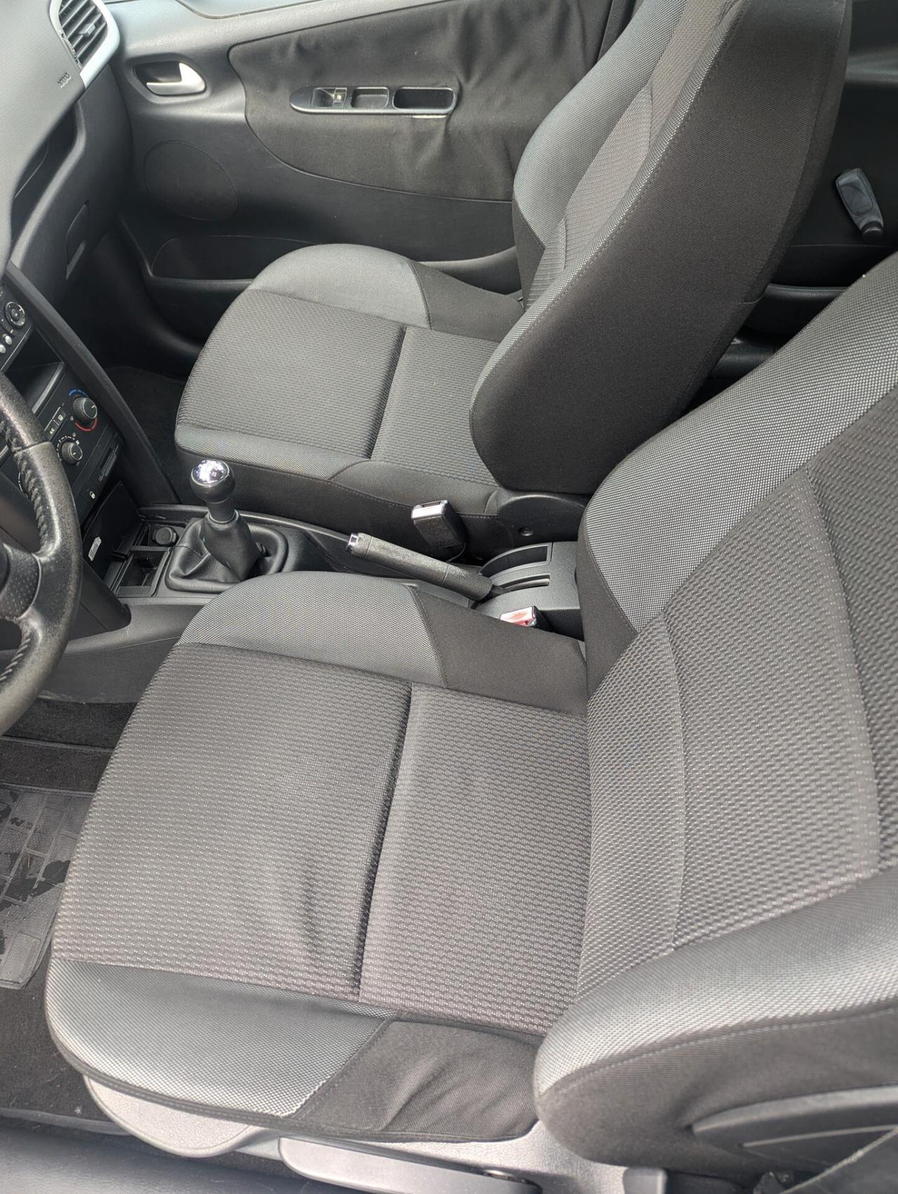Peugeot 207 1.4 neopatentati