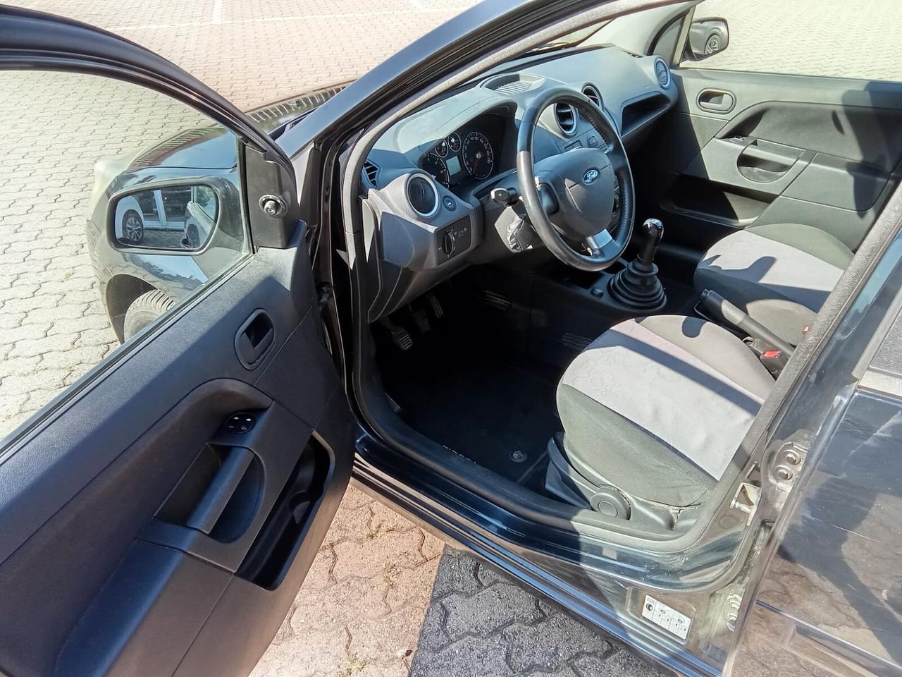 Ford Fiesta 1.2 16V 5p. Titanium