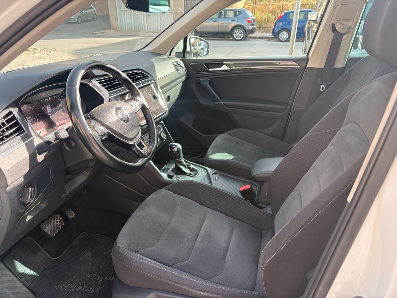 Volkswagen Tiguan 2.0 TDI SCR DSG R-LINE