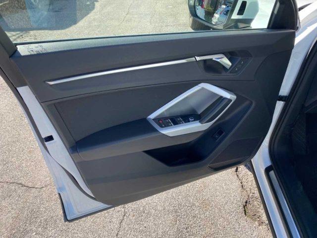 AUDI Q3 35 TDI Business Advanced