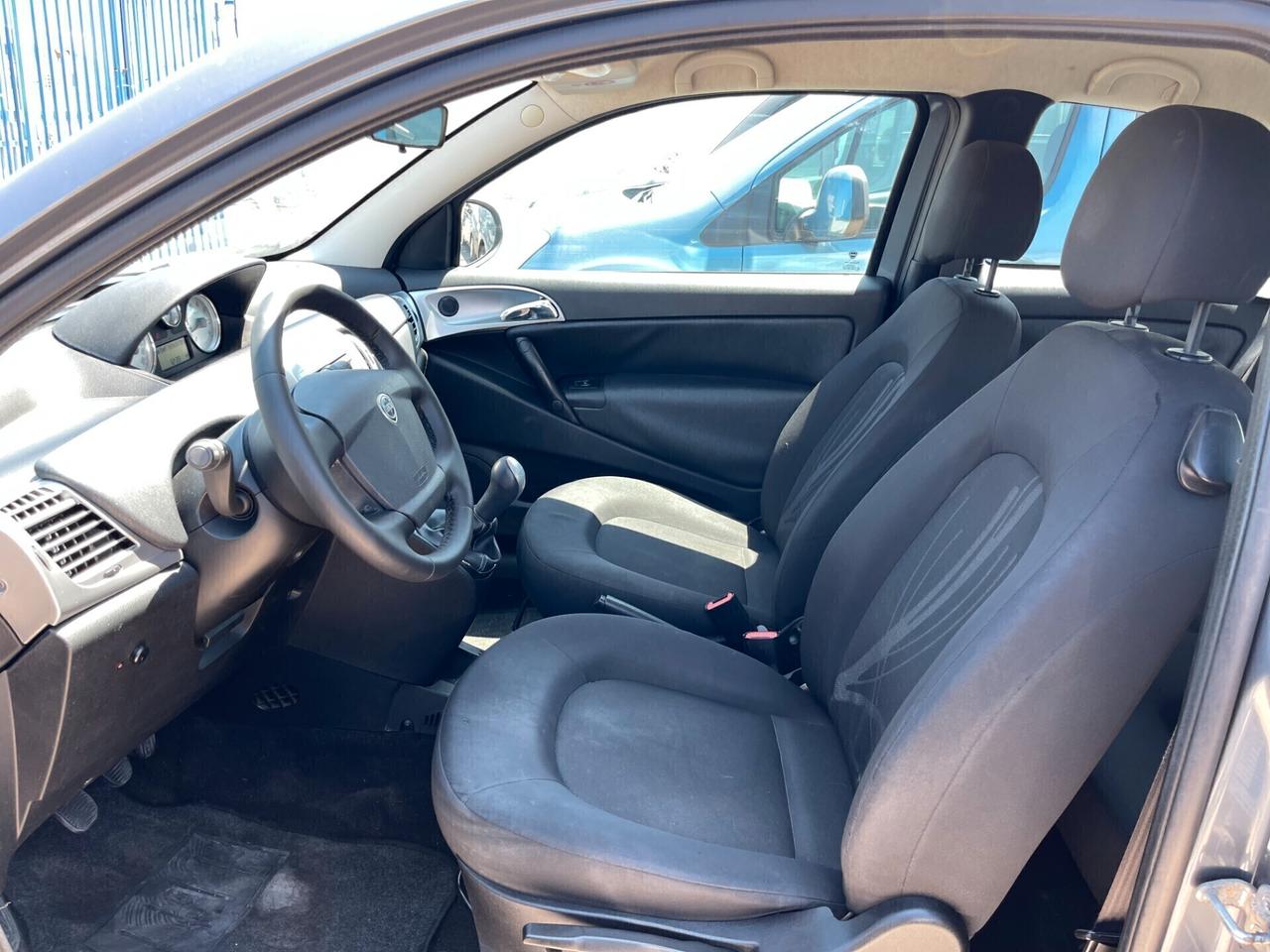 Lancia Ypsilon 1.3 MJT 75 CV Unyca
