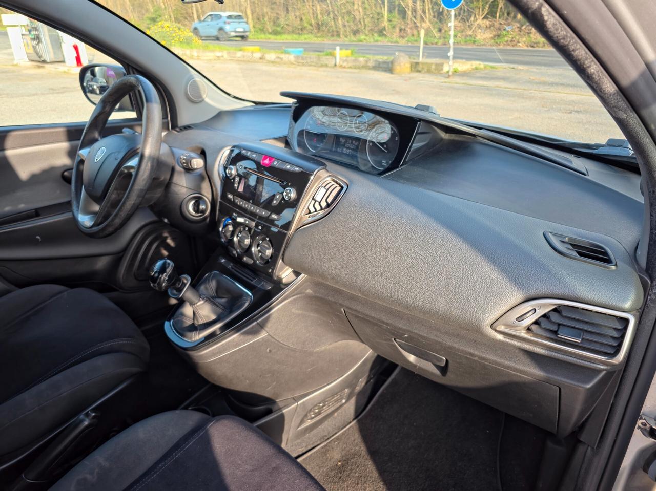 Lancia Ypsilon 1.2 69 CV 5 porte Elefantino 2015-E6 Manuale NEO