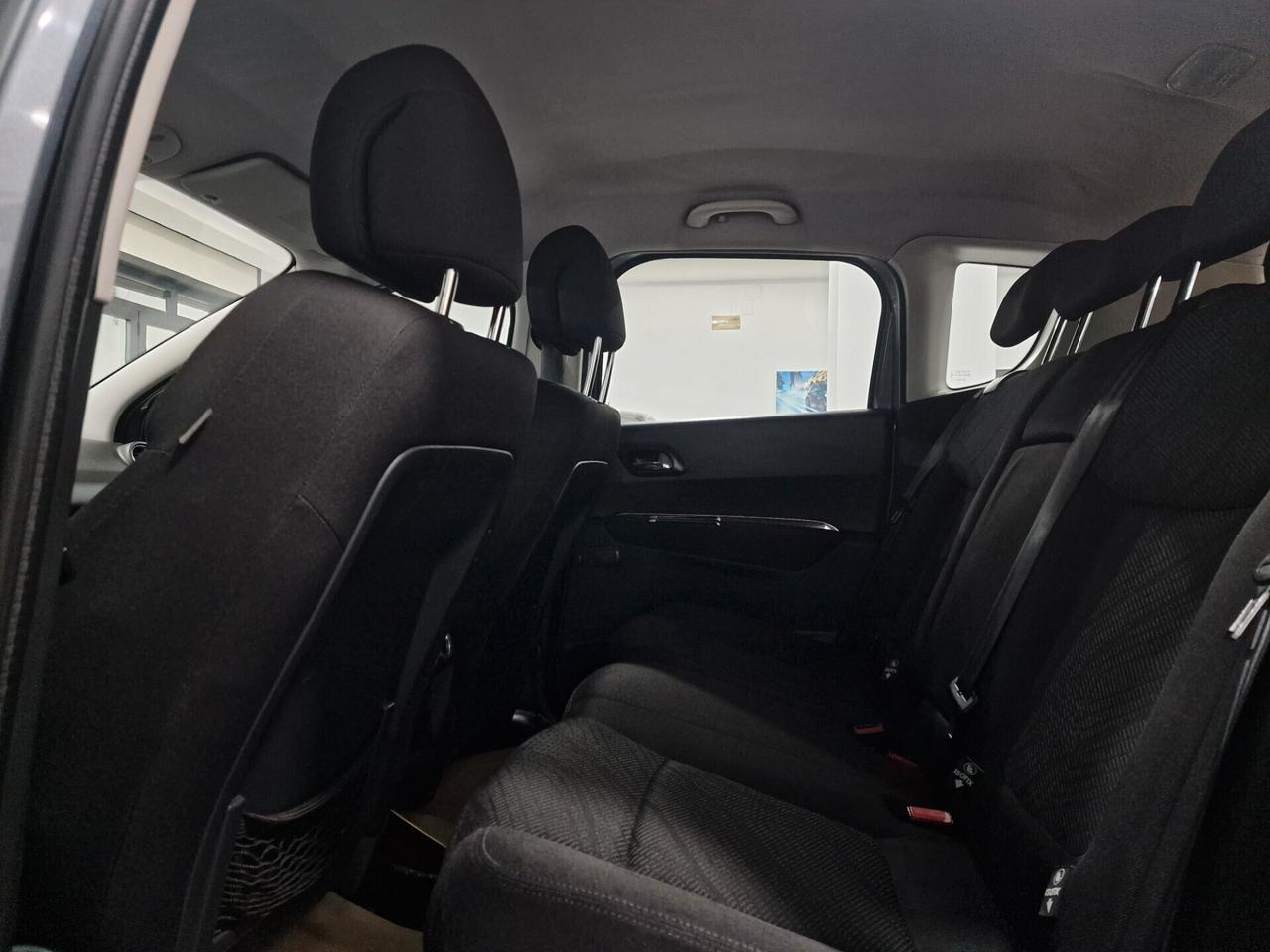 Peugeot 3008 1.6 HDi 115CV Access