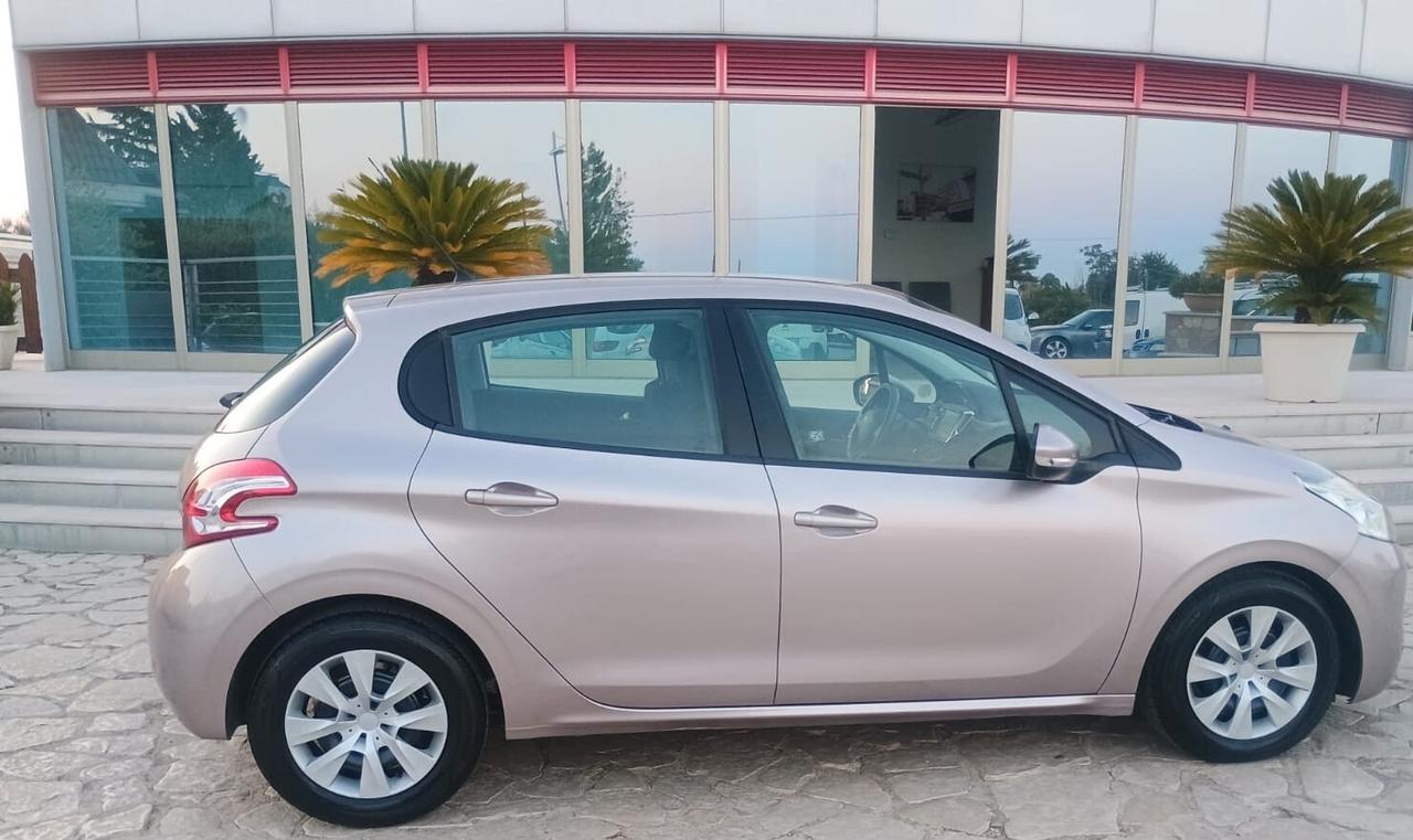 Peugeot 208 1.4 HDi 68 CV 5 porte Allure