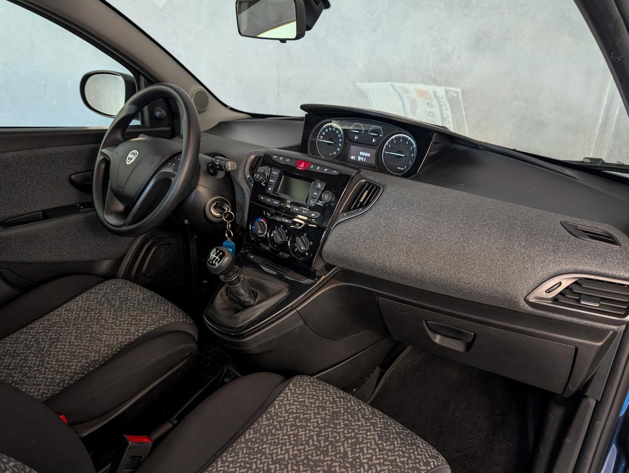 Lancia Ypsilon 1.0 Hybrid 70cv Silver