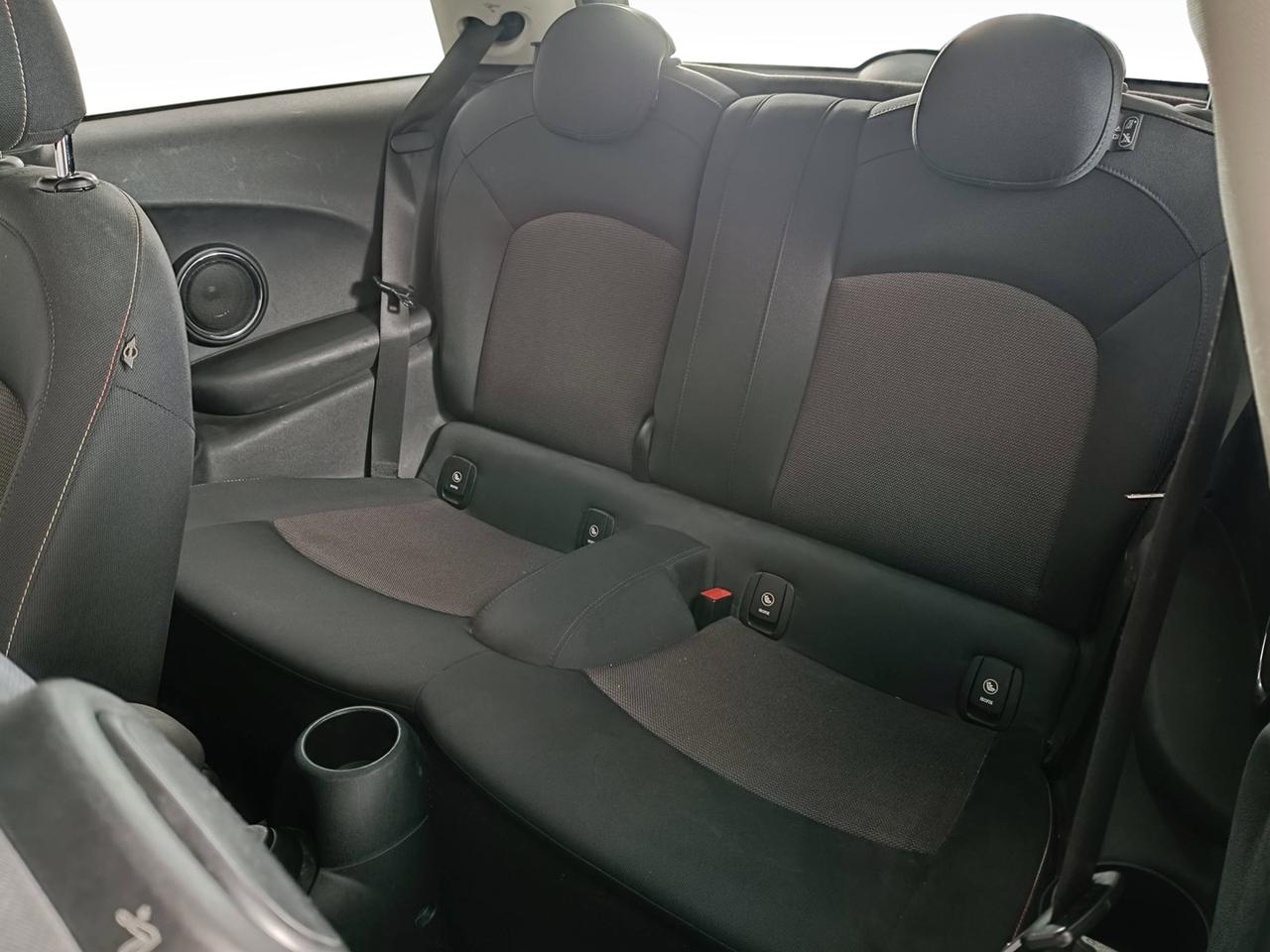 MINI Mini IV F55-F56 2014 - Mini 1.5 One D Business 3p