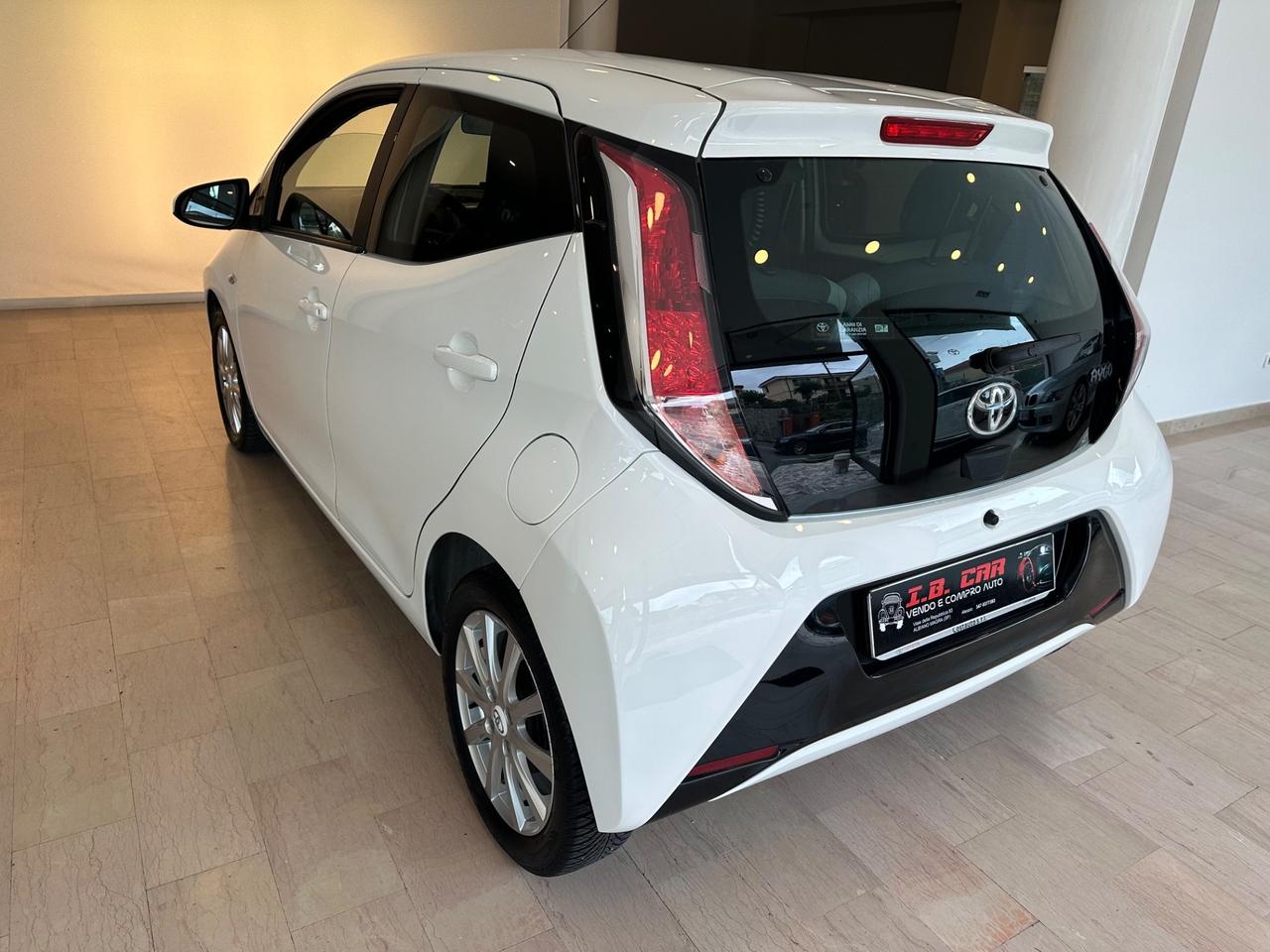 Toyota Aygo 1.0 VVT-i 69 CV 5 porte x-clusiv