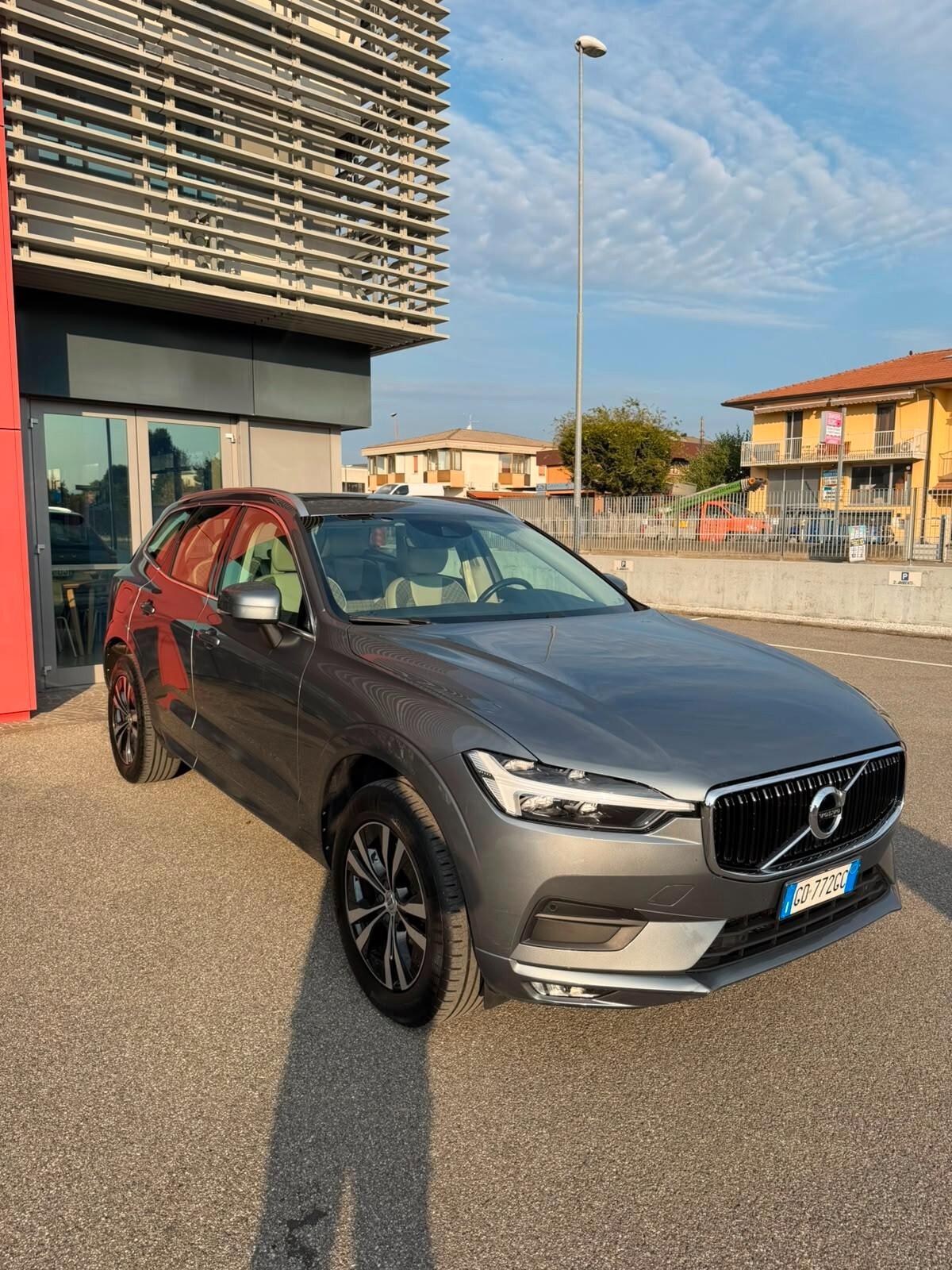 Volvo XC60 B4 AWD Geartronic Momentum MY21