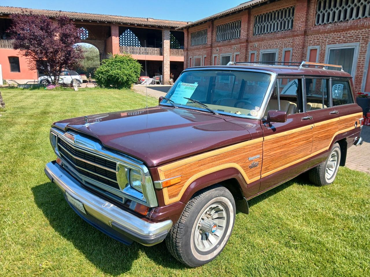 Jeep Wagoneer Limited 5.9 V8