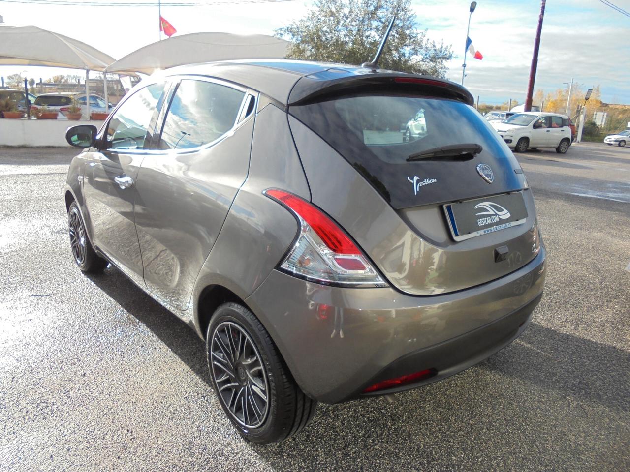 Lancia Ypsilon 1.0 FireFly 5 porte S&S Hybrid Ecochic Gold