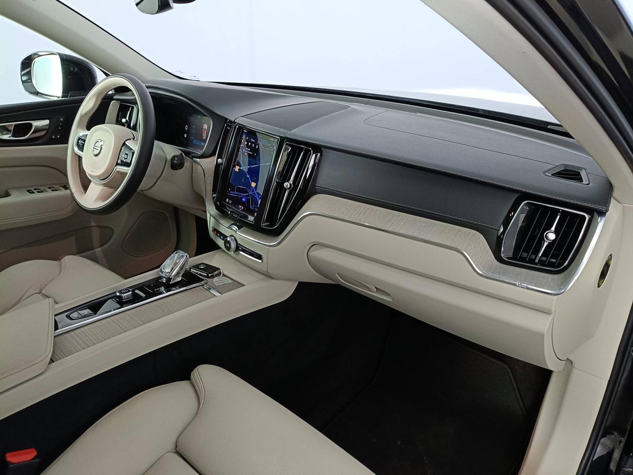 VOLVO XC60 II 2022 - XC60 2.0 b4 Inscription awd auto